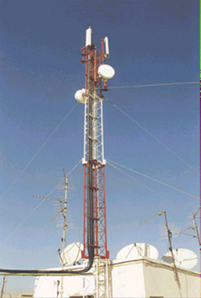 Radio mast with mobile communications antennas, Photo: Siemens