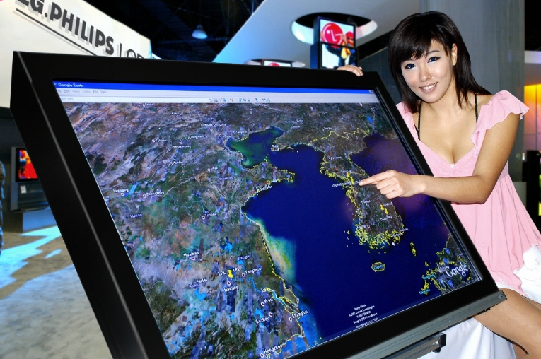 Multitouch large screen from LG, photo: gizmodo