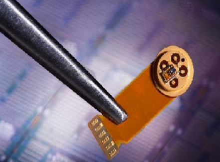 Photonic Integrated Circuit (PIC), Photo: Intel