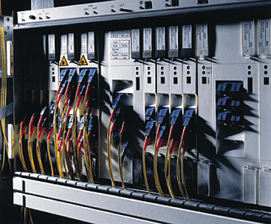 Switch cabinet with FO cabling. Photo: Siemens